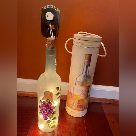 Beautiful Light Up Wine Bottle by Fabrice de Villeneuve/Art in Motion - Picture 1 of 1